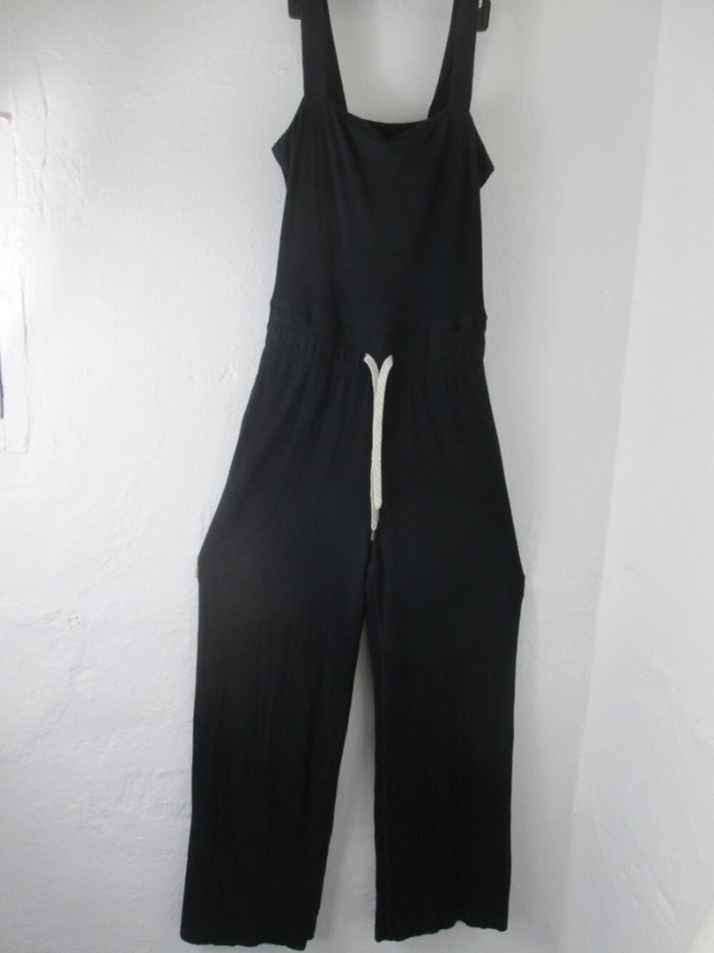 New VUORI Pose Scoop Jumpsuit Black Ribbed Knit Straight Leg Drawstring Size S